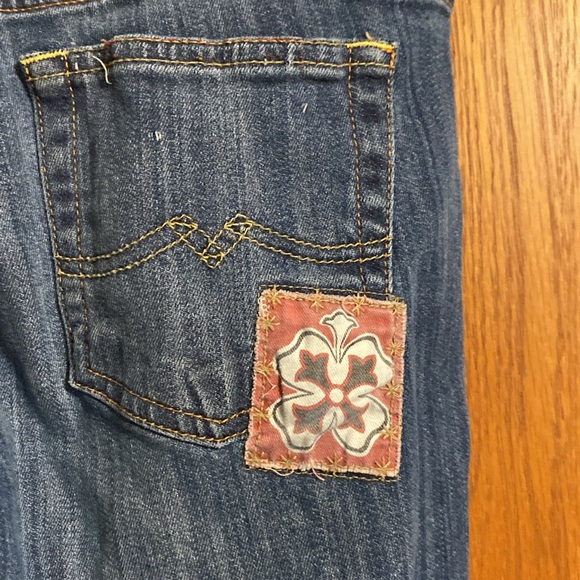 Lucky Brand Crop Jeans. - Picture 5 of 7